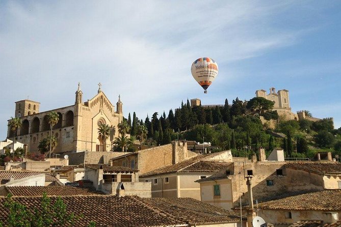 Sunrise and Sunset Experience Hot Air Balloon Ride Mallorca - Landing and the champagne celebration inside the launch center