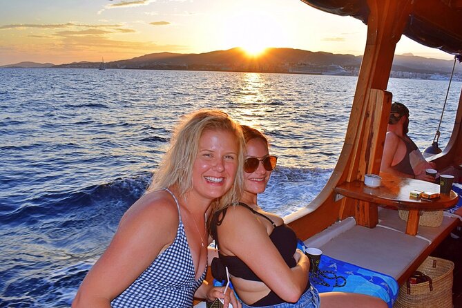 Sunset Tour Mallorca: Sunset boat trip with music & good atmosphere - Cala Blava anchor stop: where the sunset and swim break happen