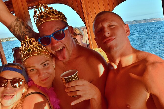 Sunset Tour Mallorca: Sunset boat trip with music & good atmosphere - Who should book this sunset cruise in Palma, and who should not