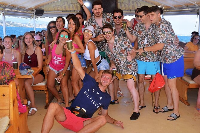 Top rated boat in Mallorca Barca Samba - The vibe on board: great for groups, less ideal for quiet days