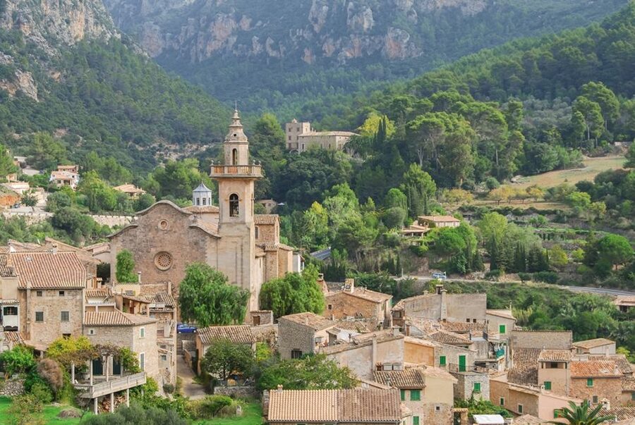Valldemossa: Discover Valldemossa with a transfer from Palma - Meeting points, pace, and comfort: the details that affect your day